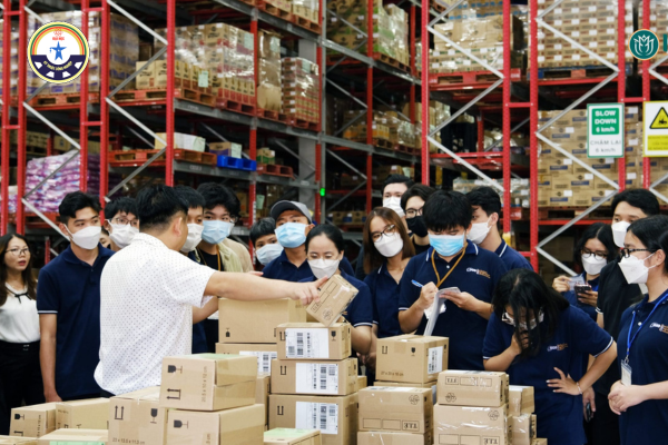 logistics va quan lý chuoi cung ung xet khoi nao