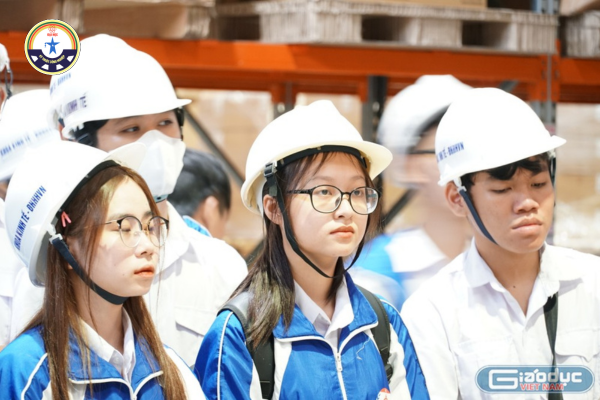logistics va quan lý chuoi cung ung xet khoi nao